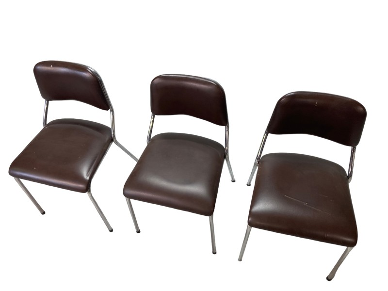 3 stoelen met bruin imitatie leer